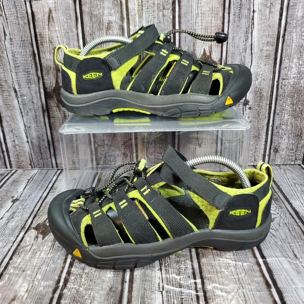 Keen Youth Newport H2 Waterproof Sandals Black Green Hiking Outdoor Trail Size 5